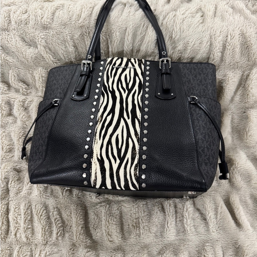 Michael Kors Voyager Tote Bag Zebra Stripe Calf Hair - Picture 2 of 12